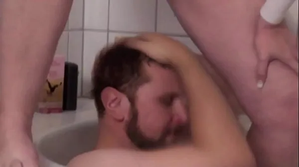 Friske Pissing Austria Trailer klip Tube