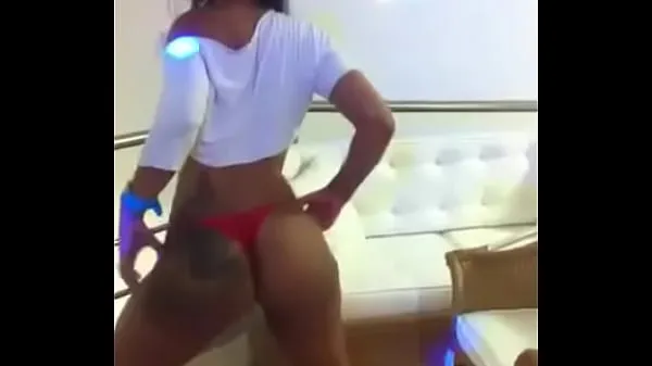 Yeni morena muito gostosa dançando num striptease sensacional klip Tube