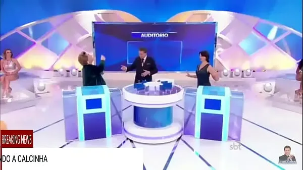 Свежие клипы БАЛАРИНА В ПРОГРАММЕ SILVIO SANTOS ПОКАЗЫВАЮТ ТРУСЫ Туб