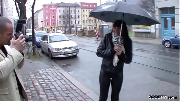 Friss Teeny is approached on the street and fucked for money klipcső