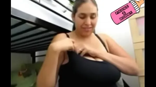 Tube de ABDL Phone Une Maman Trentenaire Avec De Gros Seins En Allaitement clips frais