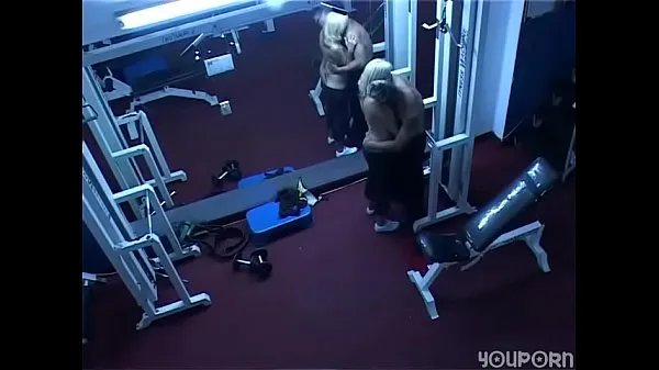 Nuevos Amigos atrapados follando en el gimnasio - Spy Cam clips de tubo