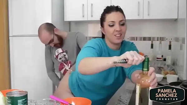 Tubo de Fodendo na cozinha enquanto cozinha Pamela y Jesus mais vídeos na cozinha em pamelasanchez.eu clipes novos