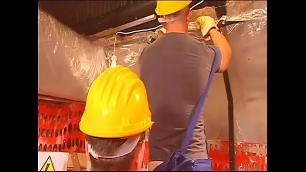 신선한 Horny construction workers take cock break 클립 튜브