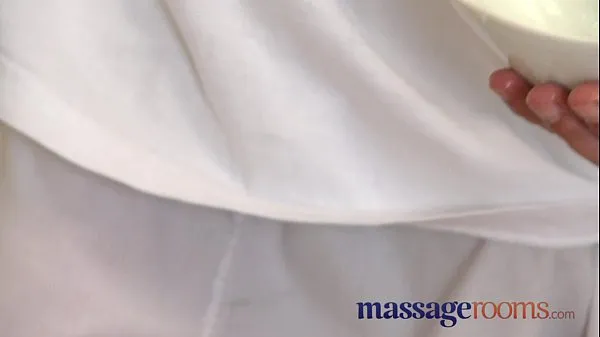 新鲜Massage Rooms Mature woman with hairy pussy given orgasm夹子管