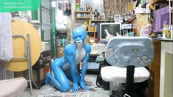 Tube de Gay Teen Bodypaint / Garçon de 19 ans transformé en Veemon # 1 clips frais