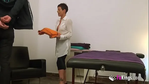 Ống My name's Lisa, 37yo masseuse, and I will film myself fucking a patient clip mới