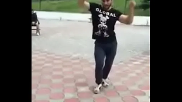 مقاطع Russian dagestan arab guy is dancing amazing arabian dance in the street جديدة من أنبوب