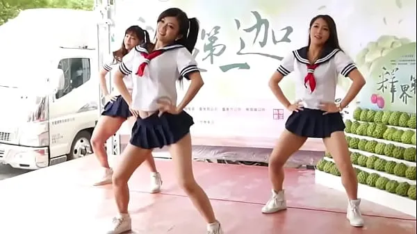 신선한 The classmate’s skirt was changed too short, and report to the training office after dancing 클립 튜브