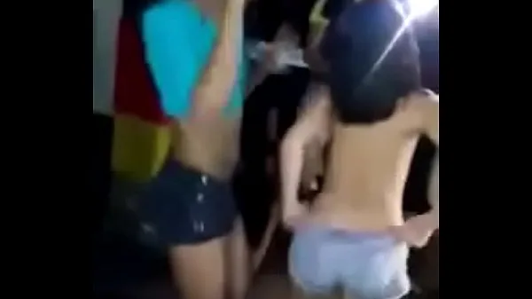 Nuevos Travieso desnudándose en forró clips de tubo