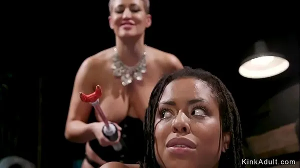 Nuevos Busty Milf dom lesbian spanks ebony clips de tubo