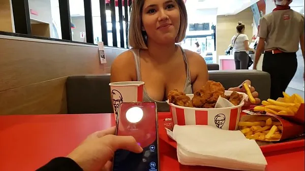 Nuovo Controllo del vibratore in KFC e sborrata interna in bagnotubo di clip