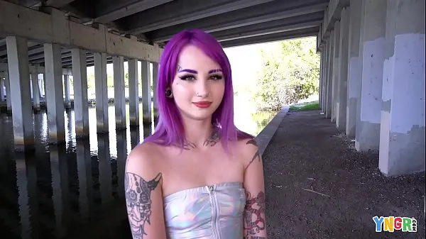 مقاطع YNGR - Hot Inked Purple Hair Punk Teen Gets Banged جديدة من أنبوب