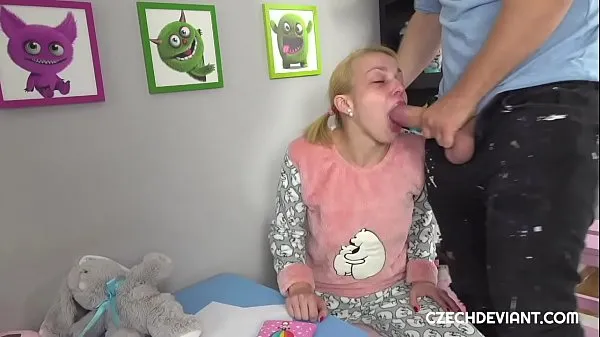 Frische Blondine in Babykleidung wird gerammt Clips Tube