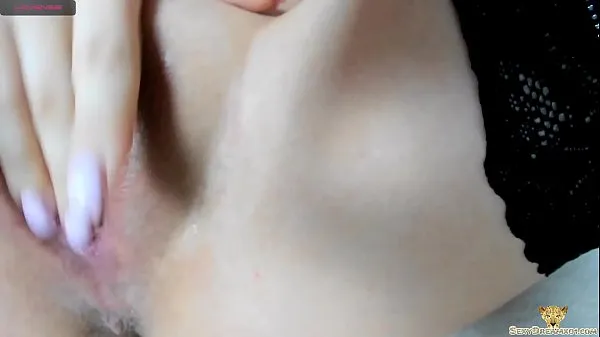 新鲜贝贝挺举关闭用性玩具和女性的性高潮 - 独奏夹子管