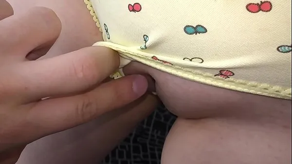 Yeni REALLY! my friend's Daughter ask me to look at the pussy . First time takes a dick in hand and mouth ( Part 1 klip Tube
