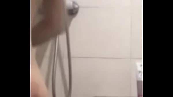 Tube de Fille asiatique chaude se baignant devant la caméra clips frais