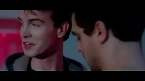 Verse A sweet kiss between two male actors from movie Detroit Evolution clips Tube