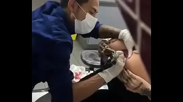 Свежие клипы Женщина татуирует ее задницу ссылка полное видео Туб