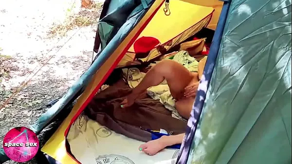 Ferske Filmed on Camera as a Stranger Girl Masturbate in a Tent klipp Tube