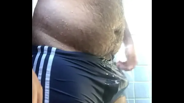 新鲜Hard cock in adidas swim trunks夹子管