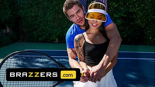 Verse Xander Corvus) Massages (Gina Valentinas) Foot To Ease Her Pain They End Up Fucking - Brazzers clips Tube
