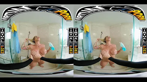 Ống Busty Blonde MILF Robbin Banx Seduces Step Son In Shower clip mới