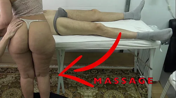 Ống Maid Masseuse with Big Butt let me Lift her Dress & Fingered her Pussy While she Massaged my Dick clip mới