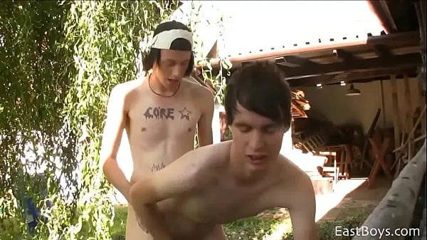 Tube de Village Boys - Baise bareback en plein air - Aiden et son copain clips frais