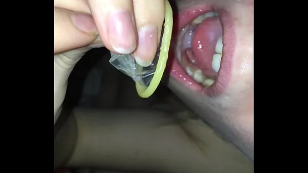 Yeni swallowing cum from a condom klip Tube