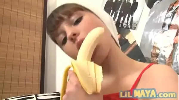 Ferske Teen food fetish slut fucks banana - Lil Maya klipp Tube