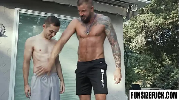 Świeże Marcus Rivers is the very definition of Pocket-Rocket! Dolf Dietrich started banging his dick into him, faster and faster, until he suddenly exploded klipy Tube