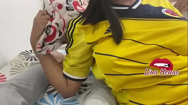 Čerstvé klipy (I gave my lover a footjob and I didn't let him see the game - foot fetish, she has a very big ass and I decide to fuck her) Tube
