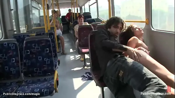 Frische Little Euro Babe fickt in einem Stadtbus Clips Tube