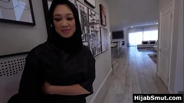 Tabung klip Muslim girl in hijab asks for a sex lesson segar