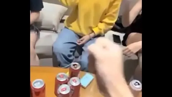 新鲜Friends playing strip game夹子管