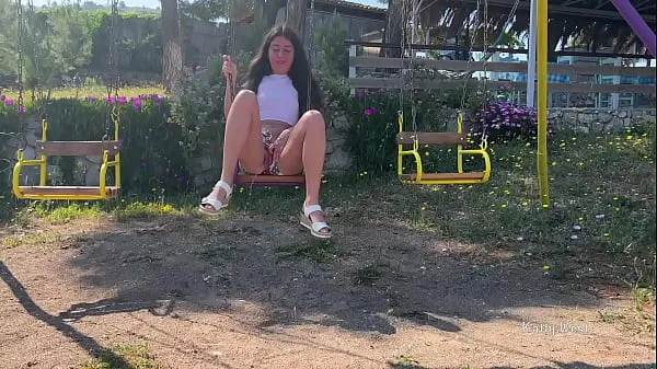 Friske Bad girl pissed while riding the swing klip Tube