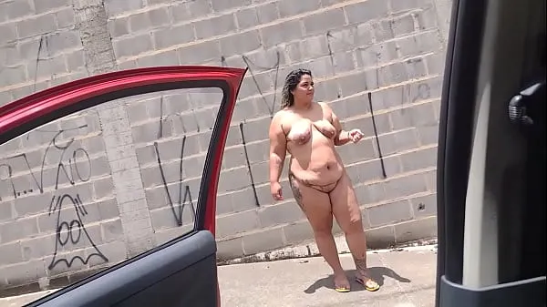 Yeni MARY BUTTERFLY: meu marido me levou pra passear de carro peladinha pelas ruas, não me aguentei e sai pro lado de fora pra mexer com os machos klip Tube