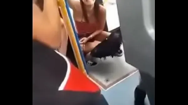 Nuevos desesperada por orinar en publico clips de tubo