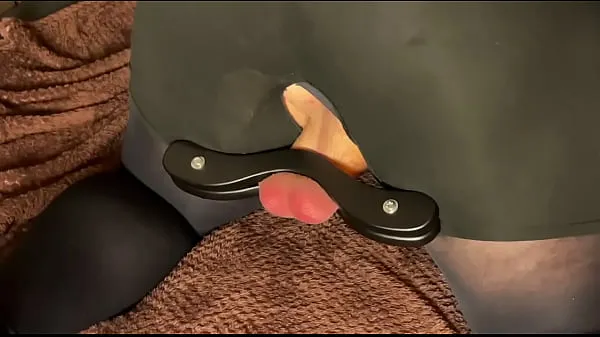 Nuevos ballbusting con más humilde clips de tubo