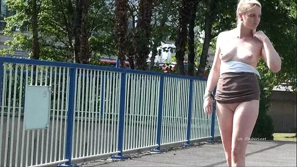 Φρέσκο ​​σωλήνα Teen blonde flasher Carly Raes outdoor masturbation and exhibitionist babes κλιπ