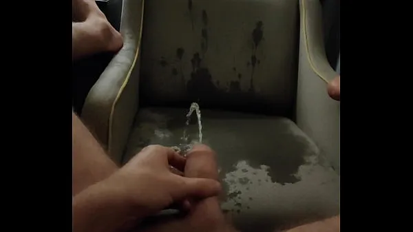 مقاطع Hotel Pissing: Always Spray the Couch جديدة من أنبوب