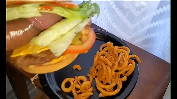 新鲜Jumbo Jack with Crispy Curly fries coated in my Cum for lunch夹子管